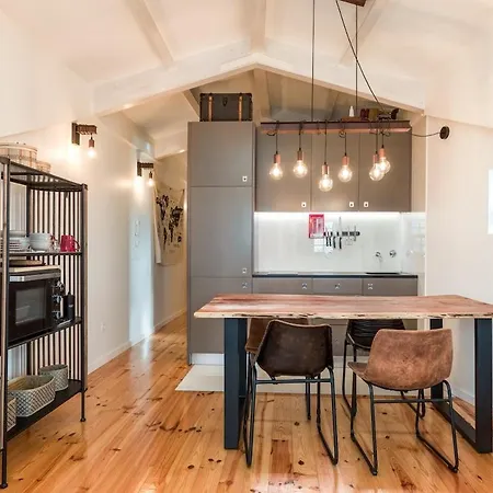 Get A Train And View Apartment Porto