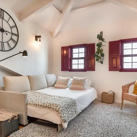 Get A Train And View Apartament