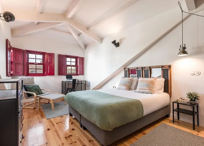 Apartment Get A Train And View *