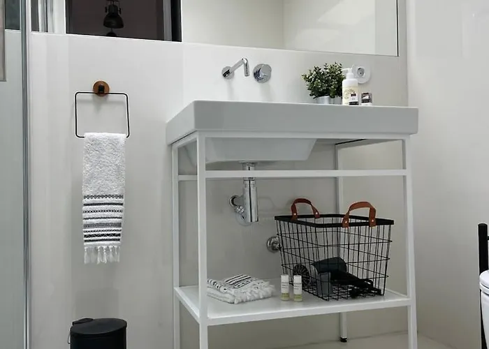 Apartment Get A Train And View