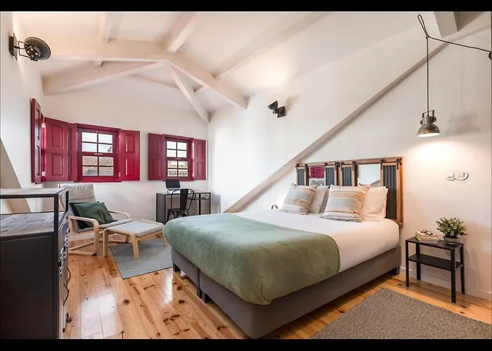 Apartment Get A Train And View